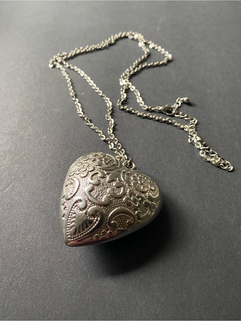 Gorgeous Silver Puffy Heart Necklace - Intricate Filigree Design🩶